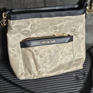 MICHAEL KORS MORGAN MEDIUM MESSENGER SHOULDER CROSSBODY BAG TRUFFLE Tan Purse